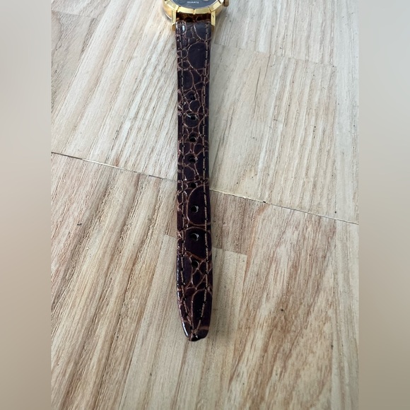 Vintage Ronica ladies gold tone brown scissor watch NEW BATTERY - Picture 3 of 11